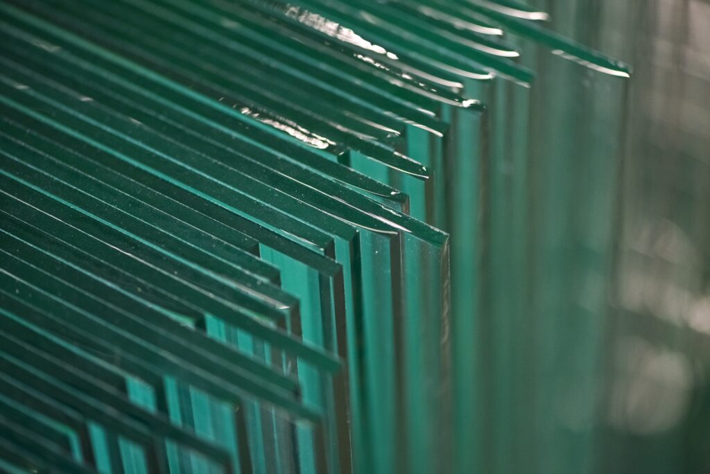 特注什器の素材講座④|ガラスの種類と特徴をプロが解説