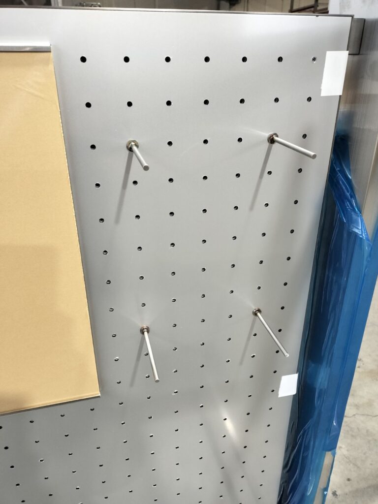 アルミ複合板パンチングパネル(有孔ボード)を試作〜製品化しました